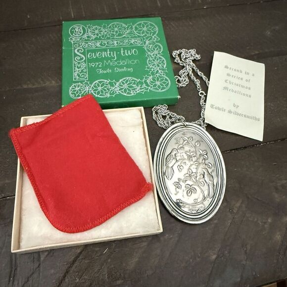 1972 Towle STERLING 12 Days Of Christmas Ornament Medallion 2 Turtle Doves Cross - Picture 1 of 5